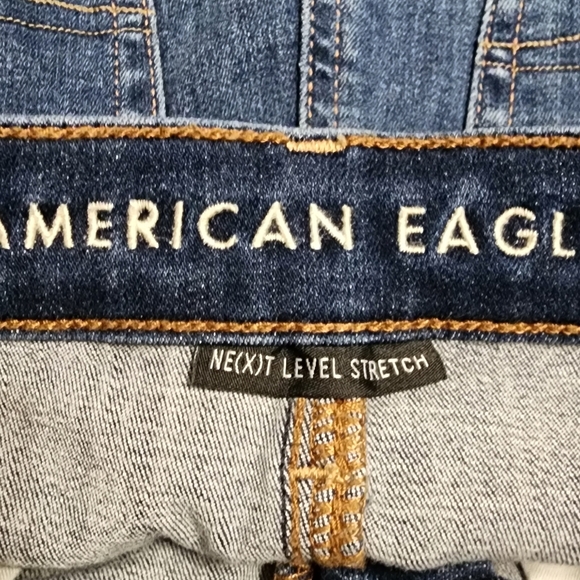 American Eagle Denim Distressed Shorts Size 6 - Picture 4 of 8